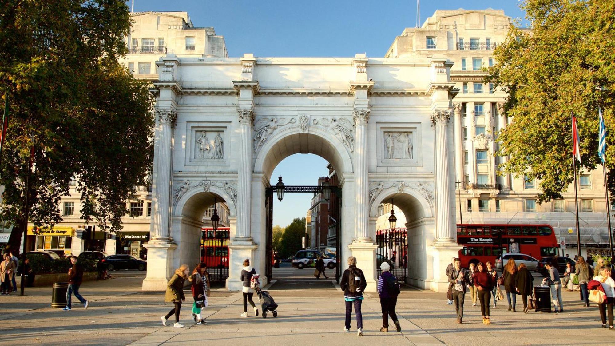Opposite Of Edgware Road Tube Station, Short Walk To Marble Arch