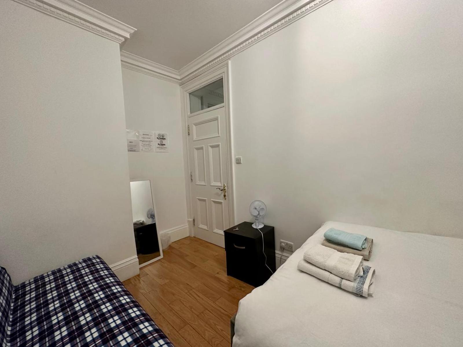 Opposite Of Edgware Road Tube Station, Short Walk To Marble Arch London