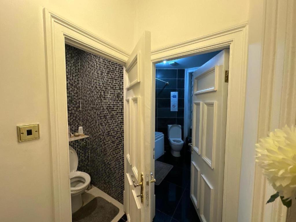 Homestay Opposite Of Edgware Road Tube Station, Short Walk To Marble Arch *