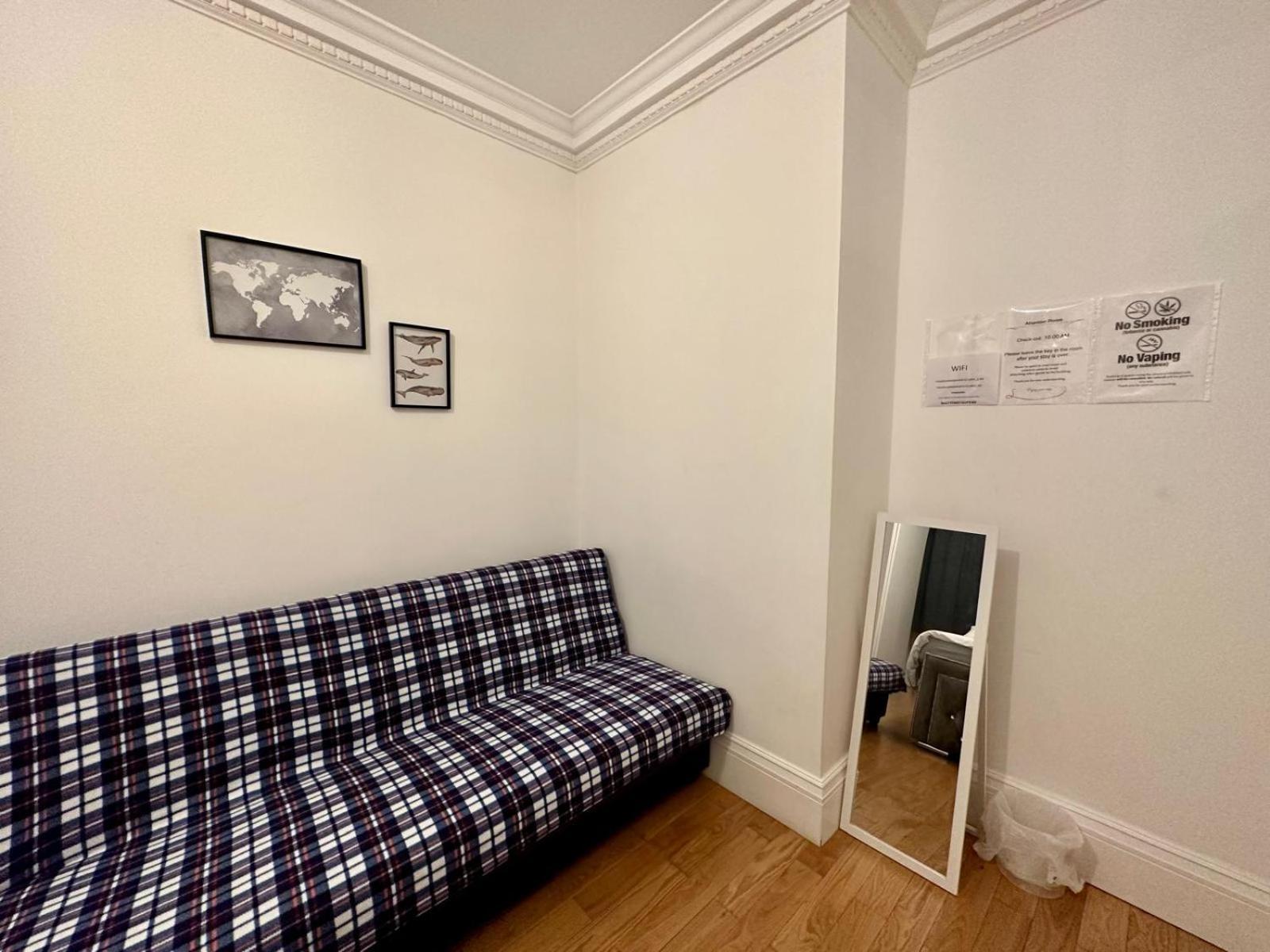 Homestay Opposite Of Edgware Road Tube Station, Short Walk To Marble Arch London